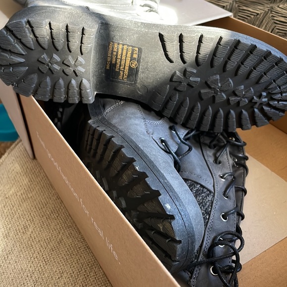 Never worn knee high boots - Picture 5 of 6